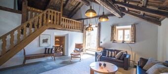 Attic apartment in Bever near St. Moritz - fireplace, antique furniture, dog-friendly