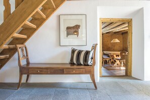 المنشأة من الداخل