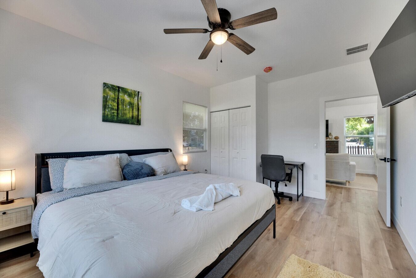 4 bedrooms, desk, iron/ironing board, travel crib