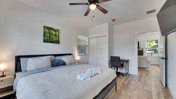 4 bedrooms, desk, iron/ironing board, travel crib