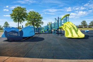 Children's area - WATERFRONT❤️Orchard Inn❤️Walk 2 Beach/Park/Rentals (Lakeview)