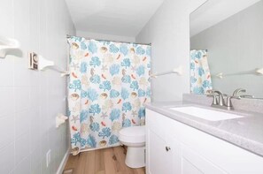 Hair dryer, towels - WATERFRONT❤️Orchard Inn❤️Walk 2 Beach/Park/Rentals (Lakeview)