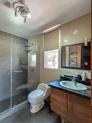 Jetted bath, hair dryer, towels, soap - Luxury Suite in Quito in a strategic location (Quito)
