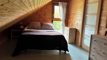 2 slaapkamers, een strijkplank/strijkijzer, wifi, beddengoed