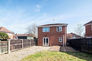 Exterior - 4BDR house/8 guests/Contractor/Work Friendly/Holiday Home (Doncaster)