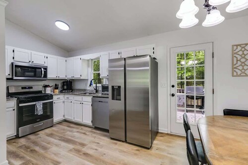 Tranquil Hideaway Home - Pet-friendly!