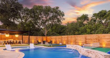 Resort Villa /Heated Pool /Pickleball