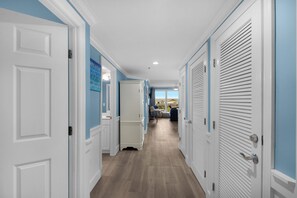 Interior - "Salty Beach" Beachfront Paradise, your Dream Getaway.  Poolside Cabana Bar/Cafe (Destin)