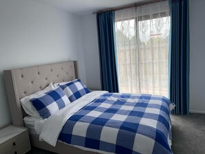 2 quartos, ferros/tábuas de passar roupa, Wi-Fi, roupa de cama