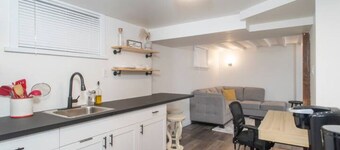 Beautiful, Cozy & Private Space in Thunder Bay!