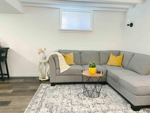 Living area - Beautiful, Cozy & Private Space in Thunder Bay! (Thunder Bay)