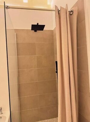 Shower, shampoo - Ocean Garden Studio 2 (St Johns)