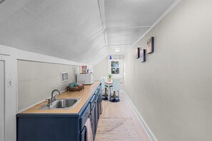Loft, 1 Queen Bed, Kitchenette | Private kitchen