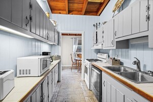 Cottage, 2 Bedrooms, Kitchen | Private kitchen