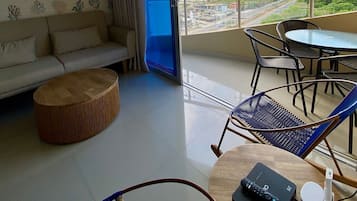 Apartment, 2 Bedrooms | Living area | 43-inch Smart TV with satellite channels