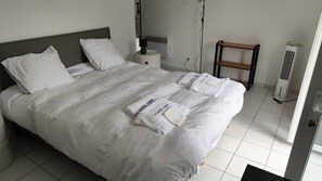 4 habitaciones, tabla de planchar con plancha y wifi gratis 