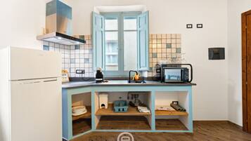 Fridge, microwave, coffee/tea maker, dining tables