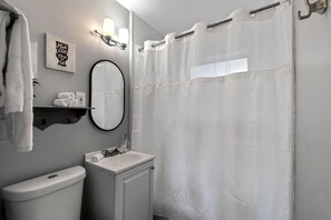 Secadora de cabello, jabón, shampoo 