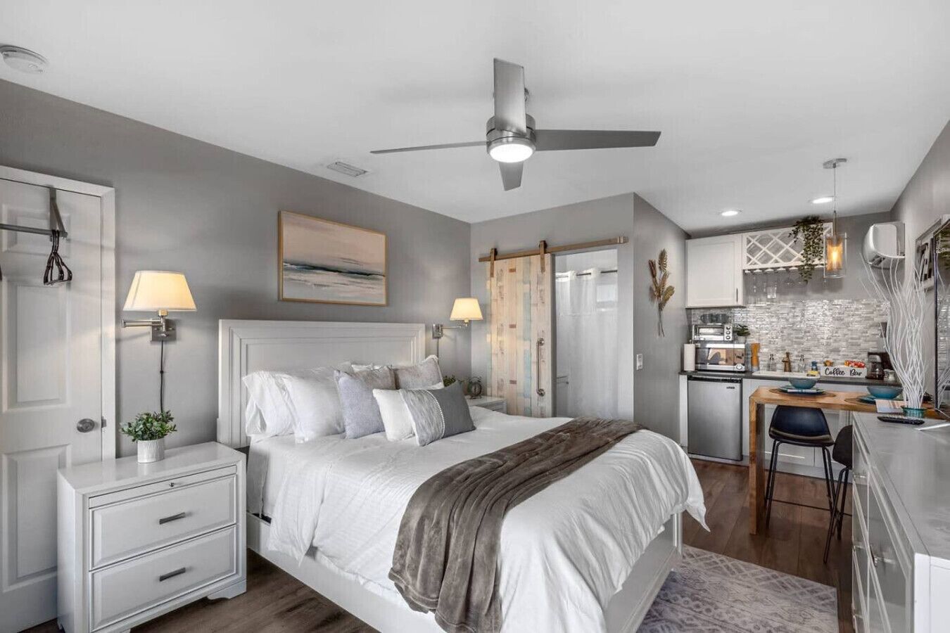 1 soveværelse, skrivebord, strygejern/strygebræt, weekendseng