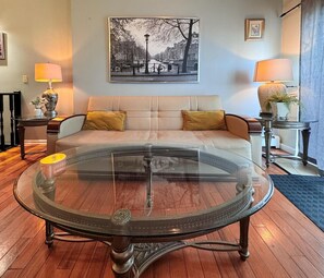 Smart TV, fireplace, offices, computer monitors