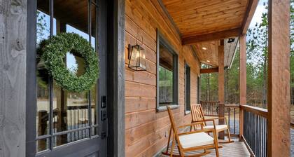 Knotty Pines * Lit Pickleball & Basketball | EV | Pingpong |Pool Table | Hot tub