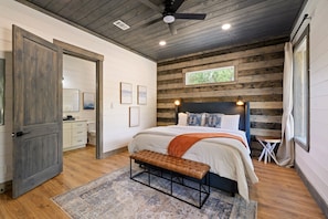 6 bedrooms, free WiFi, bed sheets - Knotty Pines * Lit Pickleball & Basketball | EV | Pingpong |Pool Table | Hot tub (Broken Bow)