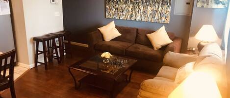 TV connectée, espaces bureaux, écrans d'ordinateur