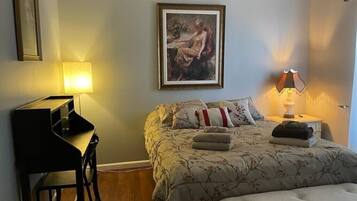 3 bedrooms, desk, iron/ironing board, travel crib