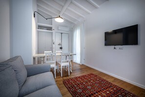 Flat-screen TV - JCL first apt in the heart of Florence (Firenze)
