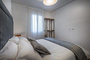 3 bedrooms, iron/ironing board, travel cot, free WiFi