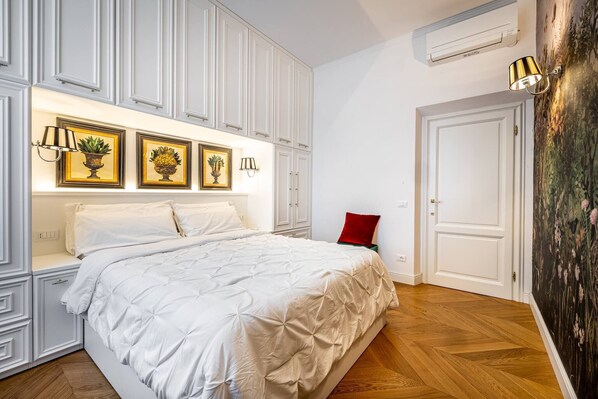 2 habitaciones, tabla de planchar con plancha y cuna de viaje 