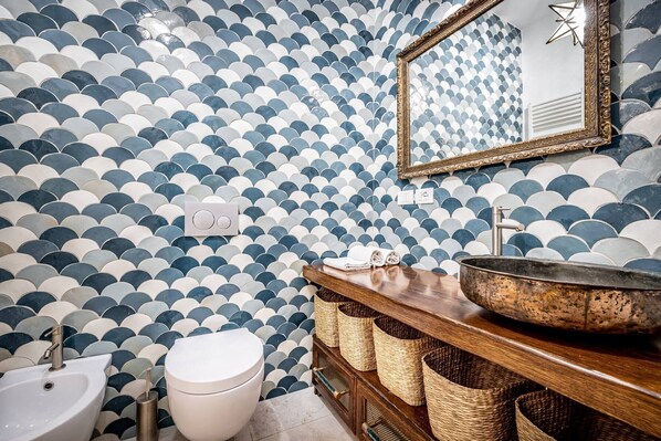 Dusche, Haartrockner, Bidet, Seife