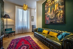 Living area - YiD Luxury Suites with private parking in florence (Firenze)
