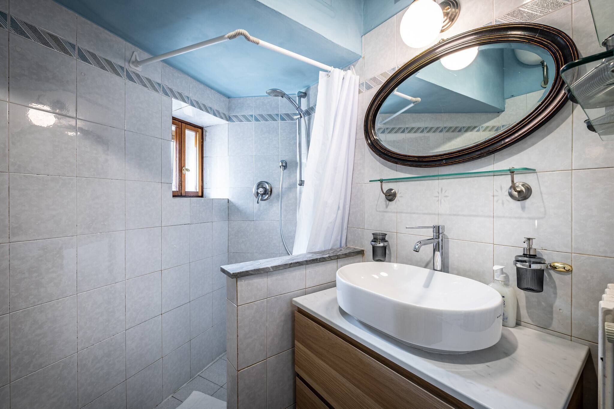 Haartrockner, Handtücher, Seife, Shampoo