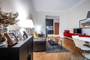 Unclassified image, 3 of 27, button