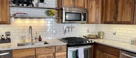 Microondas, horno, parrilla de estufa y lavavajillas