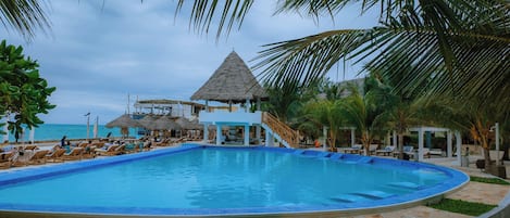 Outdoor pool, open 7:00 AM to 7:00 PM, sun loungers