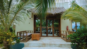 In-room safe, iron/ironing board, free WiFi - Jambo Resort by Mambo Hotels (Paje)