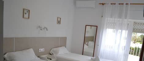 Classic Double or Twin Room | WiFi (free), bed sheets