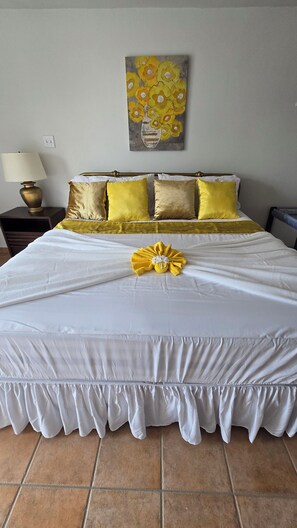 3 bedrooms, iron/ironing board, WiFi, bed sheets