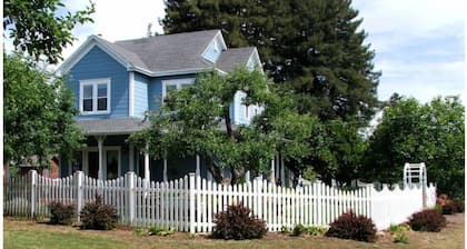 "The Hollies" Wine Country Victorian Farmhouse