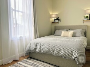 2 bedrooms, desk, iron/ironing board, free WiFi