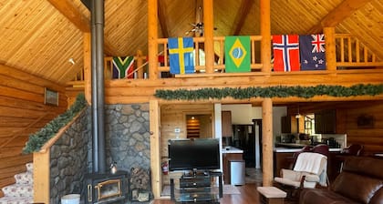Dancing Pines- Family friendly 3/2 cabin & loft in the peaceful, relaxing forest