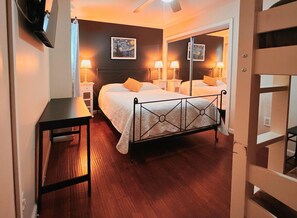 3 bedrooms, desk, iron/ironing board, travel cot - Spacious Amazing 3 Bedroom - 15 Mins to NY (Union City)