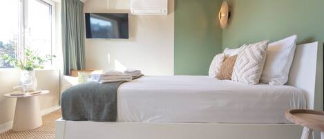 WiFi, bed sheets