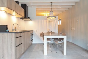 Coffee/tea maker, fridge - CoSea Beach House with private parking (Zandvoort)