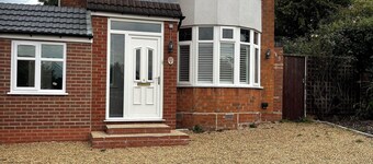 Luxury 5 Bedroom Detached House
BHX, JLR, NEC