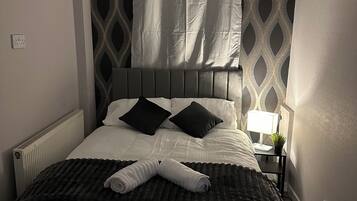 5 chambres, fer et planche à repasser, Wi-Fi, draps fournis