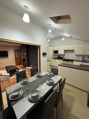 Dining - Luxury 5 Bedroom Detached House
BHX, JLR, NEC (Birmingham)