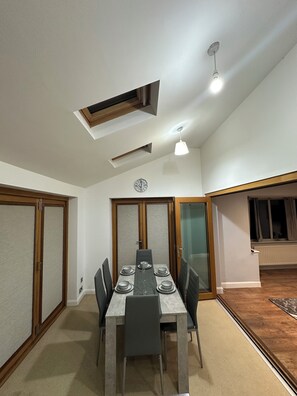 Dining - Luxury 5 Bedroom Detached House
BHX, JLR, NEC (Birmingham)